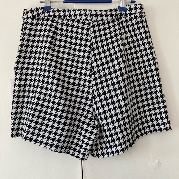 High Waist Short with Buttons in Herringbone Tone - Picture 2 of 4
